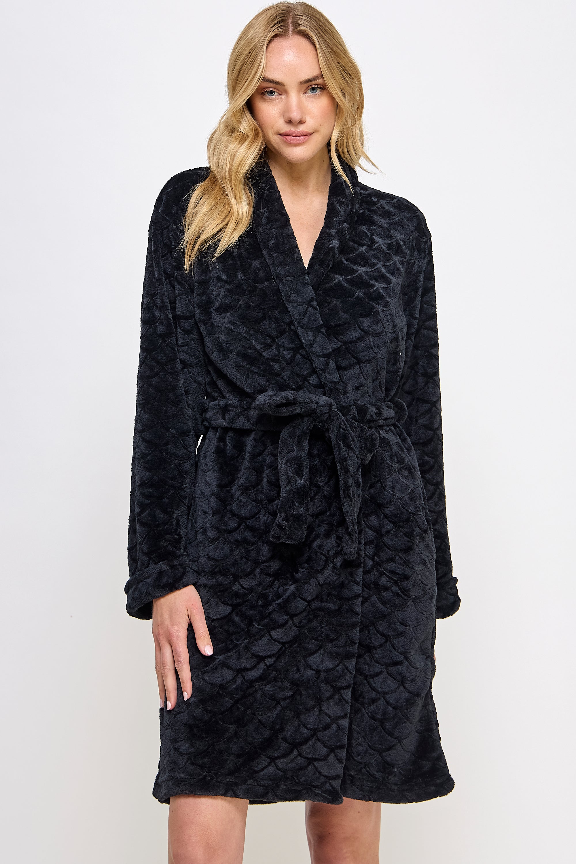 BeWicked Ariel Robe Jacquard Plush Long Sleeve with Pockets Black