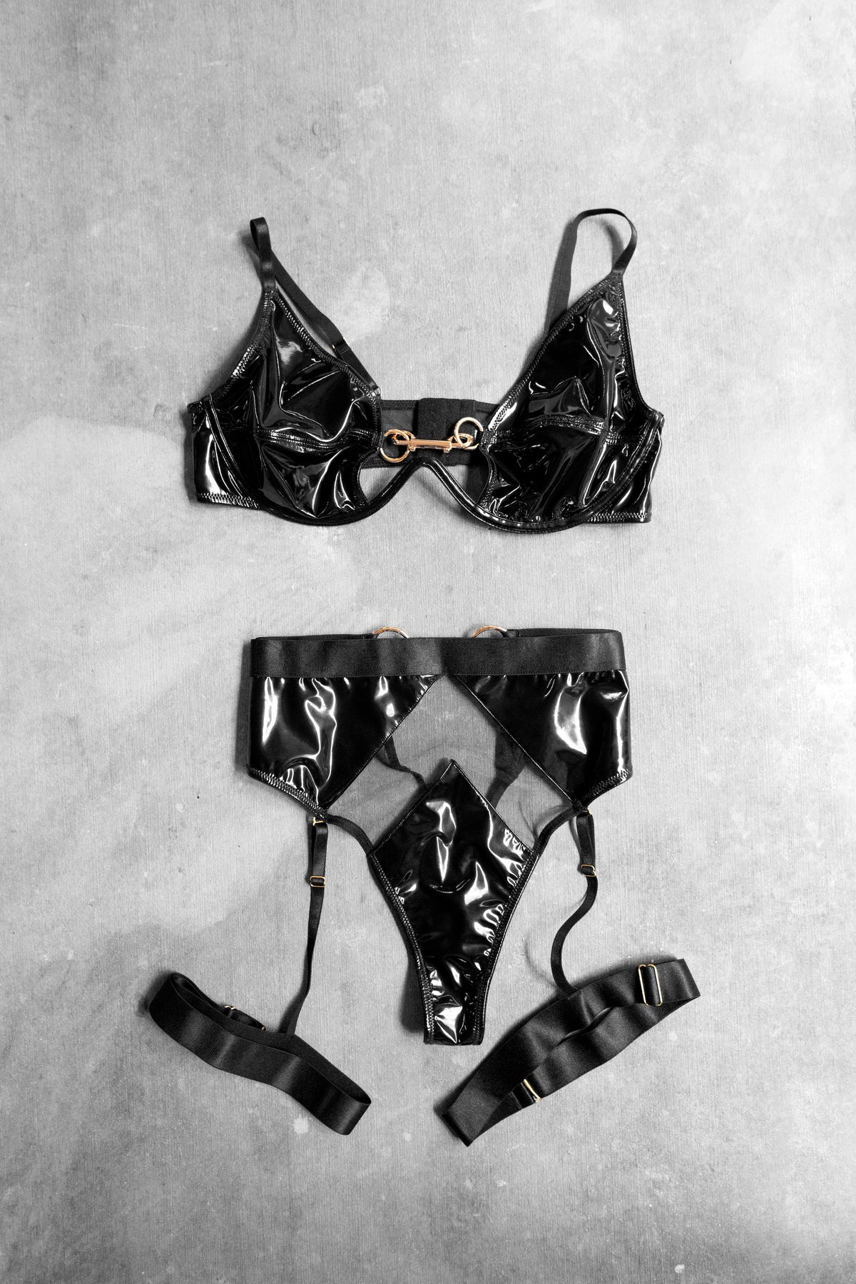 Fatale Plunge Bra Set