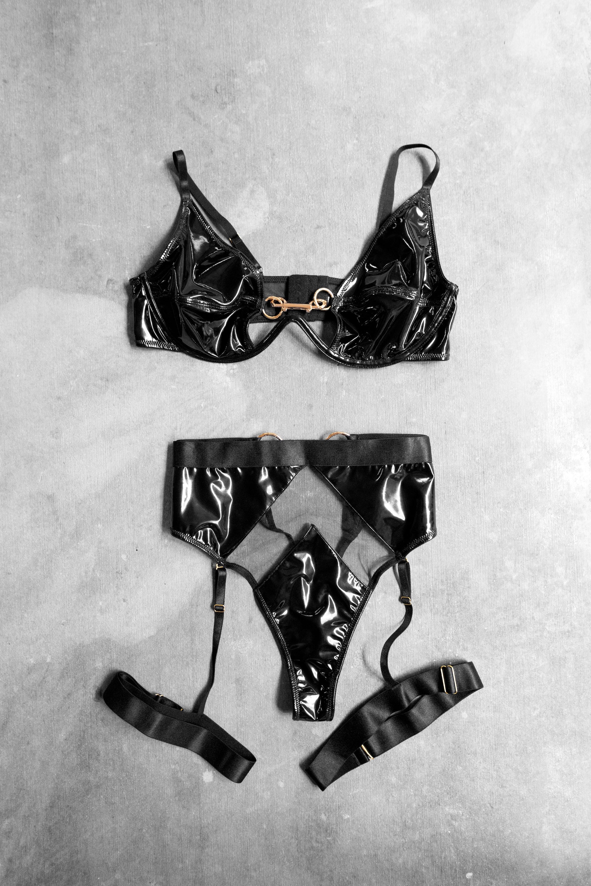Fatale Plunge Bra Set