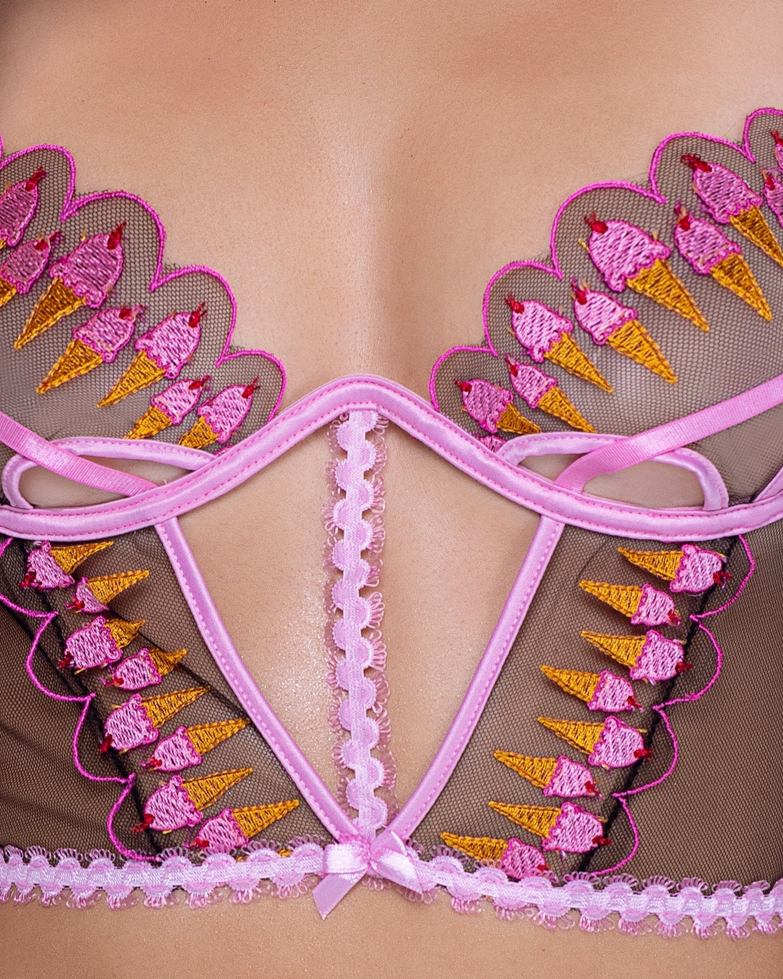 Roma Confidential Strawberry Sherbet Demi Bra Set Ice Cream Embroidery Pink