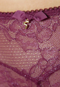 Limited Edition Lace Foil Hipster in stunning plum, featuring a golden Gossard 'G' and bow detail.