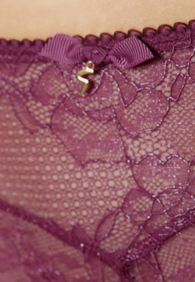 Limited Edition Lace Foil Hipster in stunning plum, featuring a golden Gossard 'G' and bow detail.