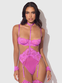 House of Desire Reanna Lace & Chain Handcuff Teddy Pink